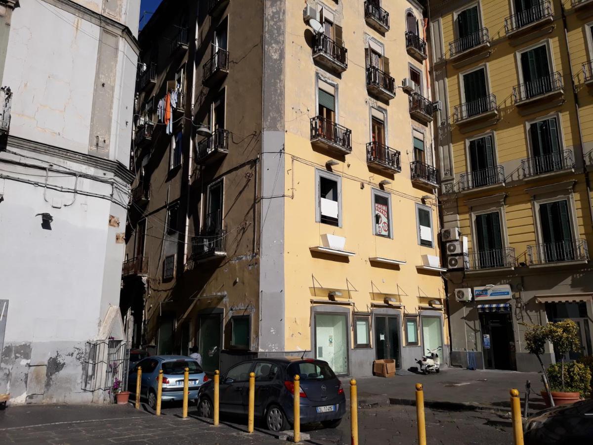 Appartamento City Center Napoli Bagian luar foto