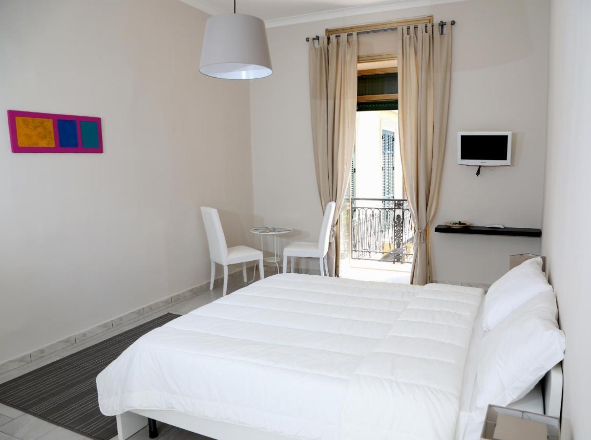 Appartamento City Center Napoli Bagian luar foto